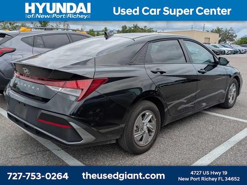 Abyss Black 2025 Hyundai ELANTRA SE
