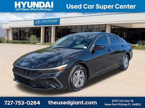 Abyss Black 2025 Hyundai ELANTRA SE