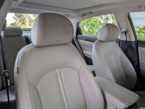 2018 Hyundai SONATA Hybrid Limited