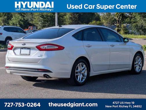 White Platinum Tri-Coat Metallic 2014 Ford Fusion SE