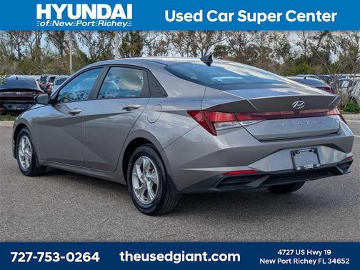 2023 Hyundai ELANTRA SE