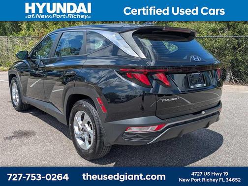 2023 Hyundai TUCSON SE