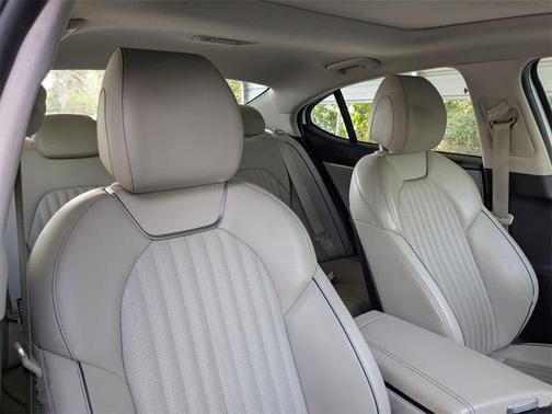 2020 Genesis G70 2.0T RWD