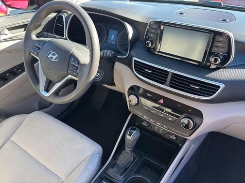 2021 Hyundai TUCSON SE