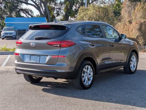 2021 Hyundai TUCSON SE