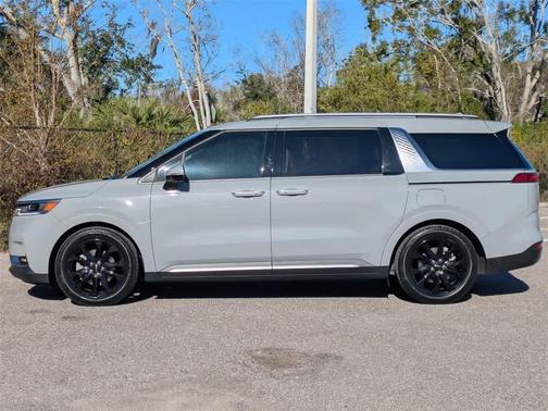 2023 Kia Carnival SX