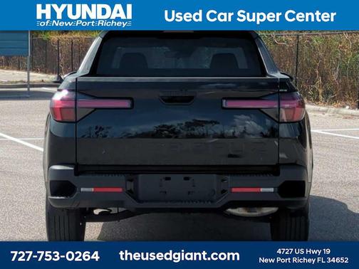 Phantom Black 2024 Hyundai SANTA CRUZ SE