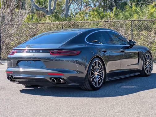 2018 Porsche Panamera 4S