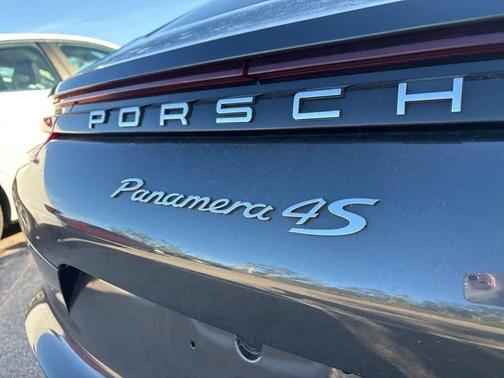 2018 Porsche Panamera 4S