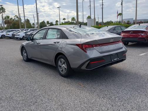 Fluid Metal 2026 Hyundai ELANTRA SE