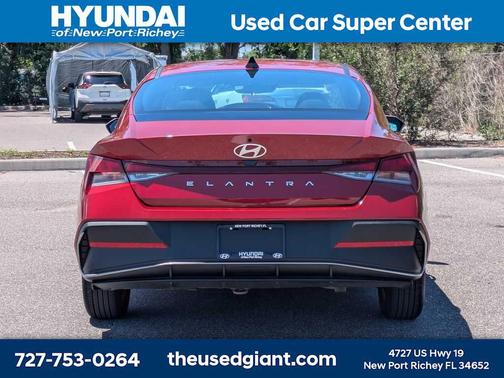 Ultimate Red 2025 Hyundai ELANTRA SE