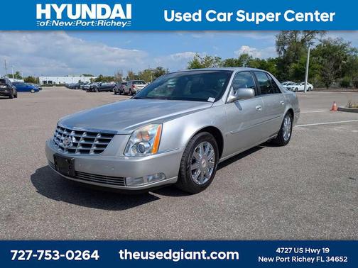 Light Platinum 2007 Cadillac DTS Luxury