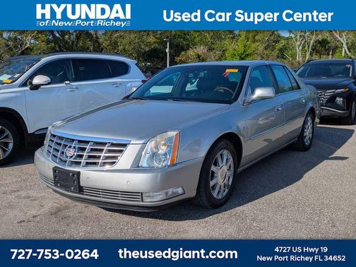Light Platinum 2007 Cadillac DTS Luxury