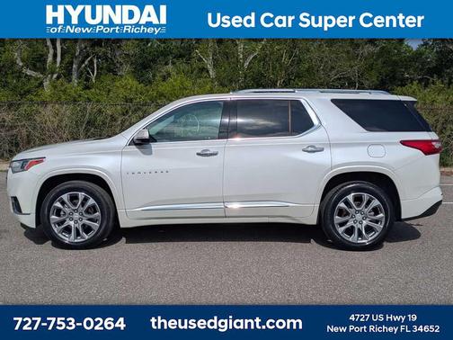 Iridescent Pearl Tricoat 2021 Chevrolet Traverse Premier