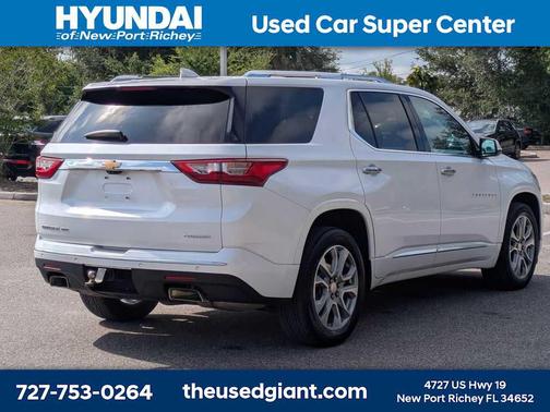 Iridescent Pearl Tricoat 2021 Chevrolet Traverse Premier