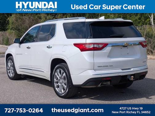 Iridescent Pearl Tricoat 2021 Chevrolet Traverse Premier