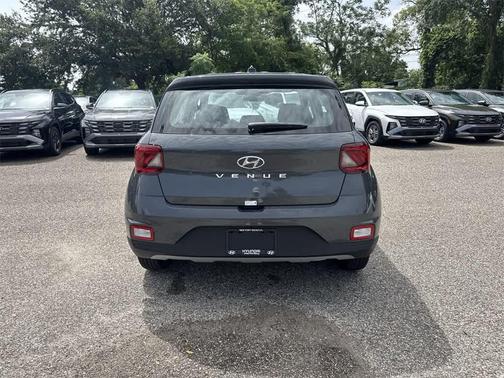 2025 Hyundai VENUE SE