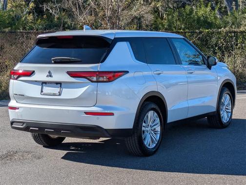 2022 Mitsubishi Outlander ES 2.5 2WD