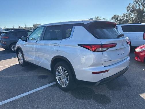 2022 Mitsubishi Outlander ES 2.5 2WD