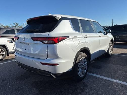 2022 Mitsubishi Outlander ES 2.5 2WD