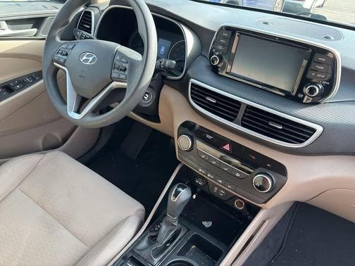 2021 Hyundai TUCSON SE