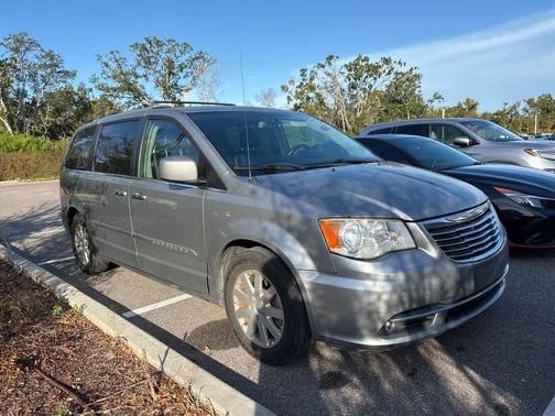 2016 Chrysler Town & Country Touring