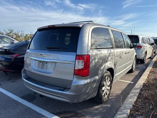 2016 Chrysler Town & Country Touring