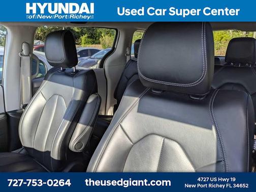 Bright White Clearcoat 2023 Chrysler Pacifica Touring L