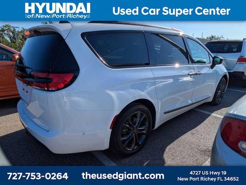 Bright White Clearcoat 2023 Chrysler Pacifica Touring L