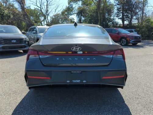 2025 Hyundai ELANTRA SEL