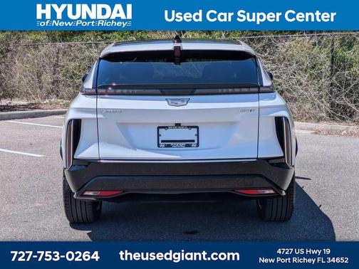 Crystal White Tricoat 2024 Cadillac LYRIQ Luxury