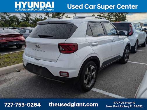 Lunar White 2024 Hyundai VENUE SEL