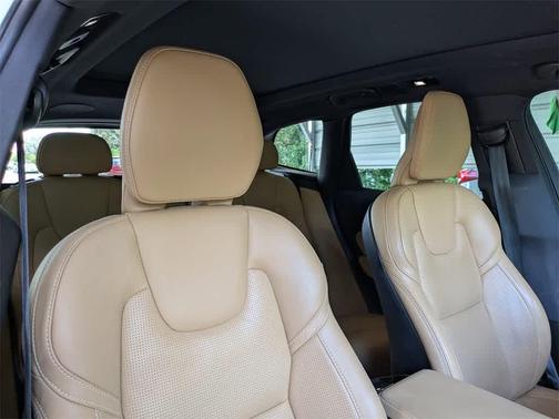 2022 Volvo XC60 B5 Inscription