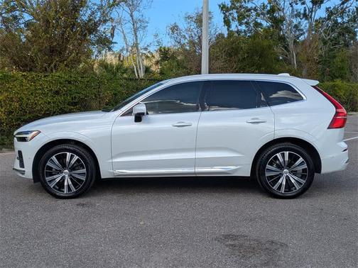 2022 Volvo XC60 B5 Inscription