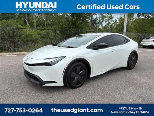 2024 Toyota Prius LE