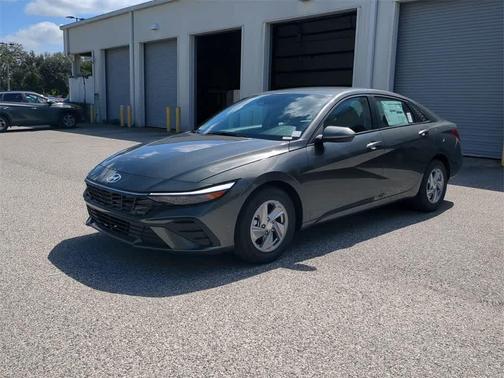 2025 Hyundai ELANTRA SE