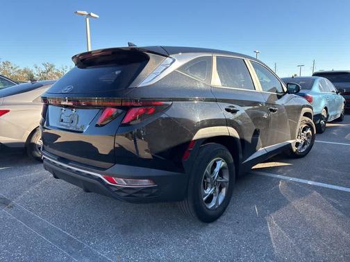2022 Hyundai TUCSON SE