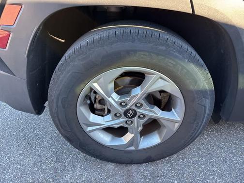 2022 Hyundai TUCSON SE