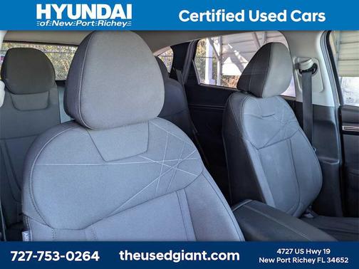 2022 Hyundai TUCSON SE