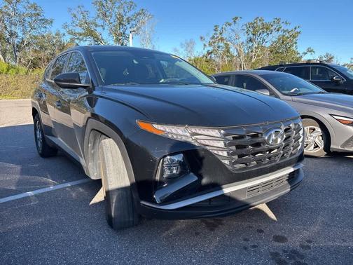 2022 Hyundai TUCSON SE