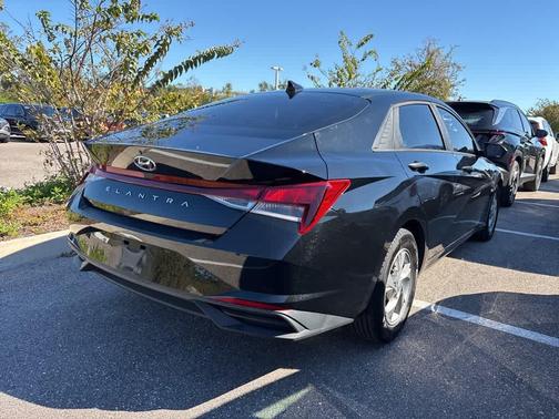 2021 Hyundai ELANTRA SE