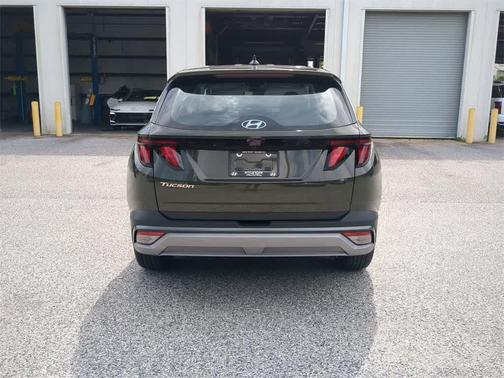 2026 Hyundai TUCSON SE