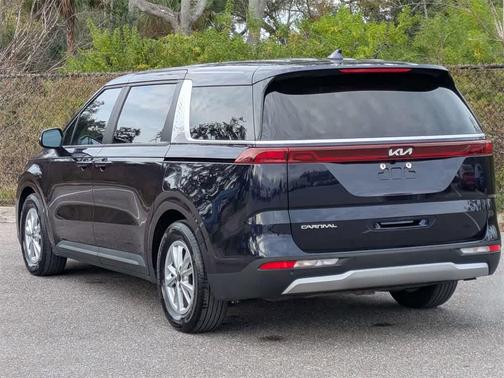 2024 Kia Carnival LX