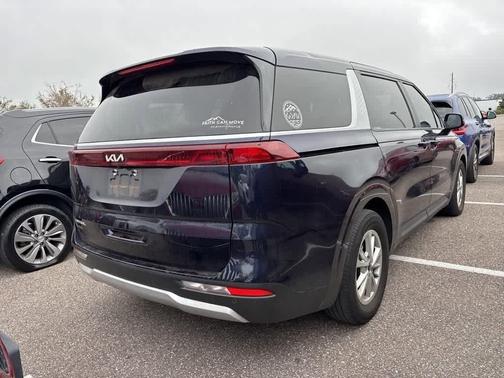 2024 Kia Carnival LX