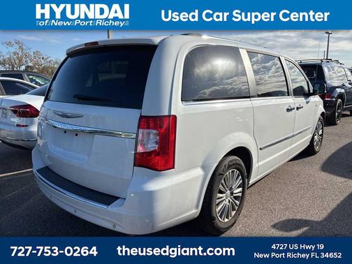 2014 Chrysler Town & Country Touring-L