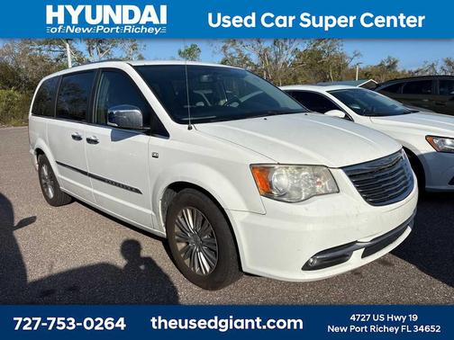 2014 Chrysler Town & Country Touring-L