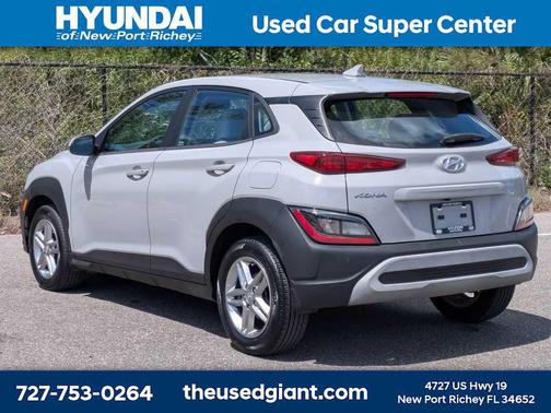 Cyber Silver 2023 Hyundai KONA SE