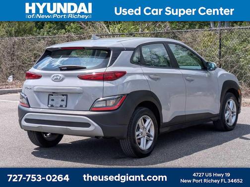 Cyber Silver 2023 Hyundai KONA SE