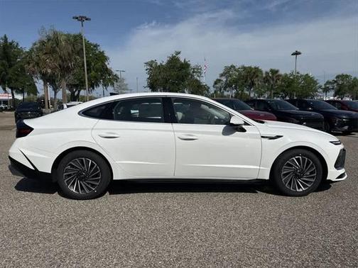 2025 Hyundai SONATA Hybrid SE