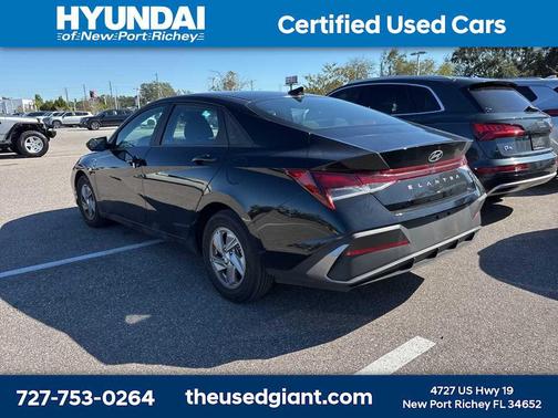 2024 Hyundai ELANTRA SE